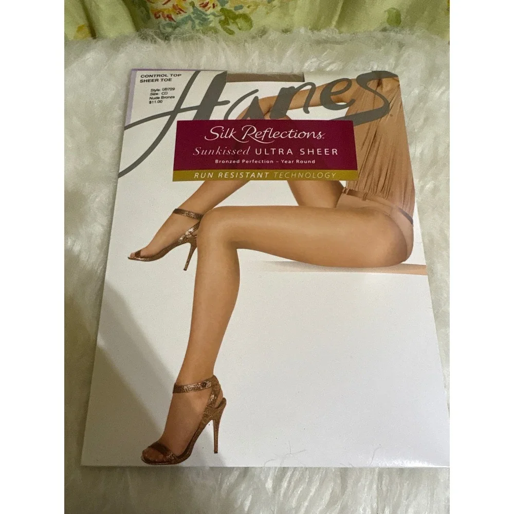 Hanes Pantyhose Women CD Silk Reflections Nude Bronze Control Top 0B729 New NIP